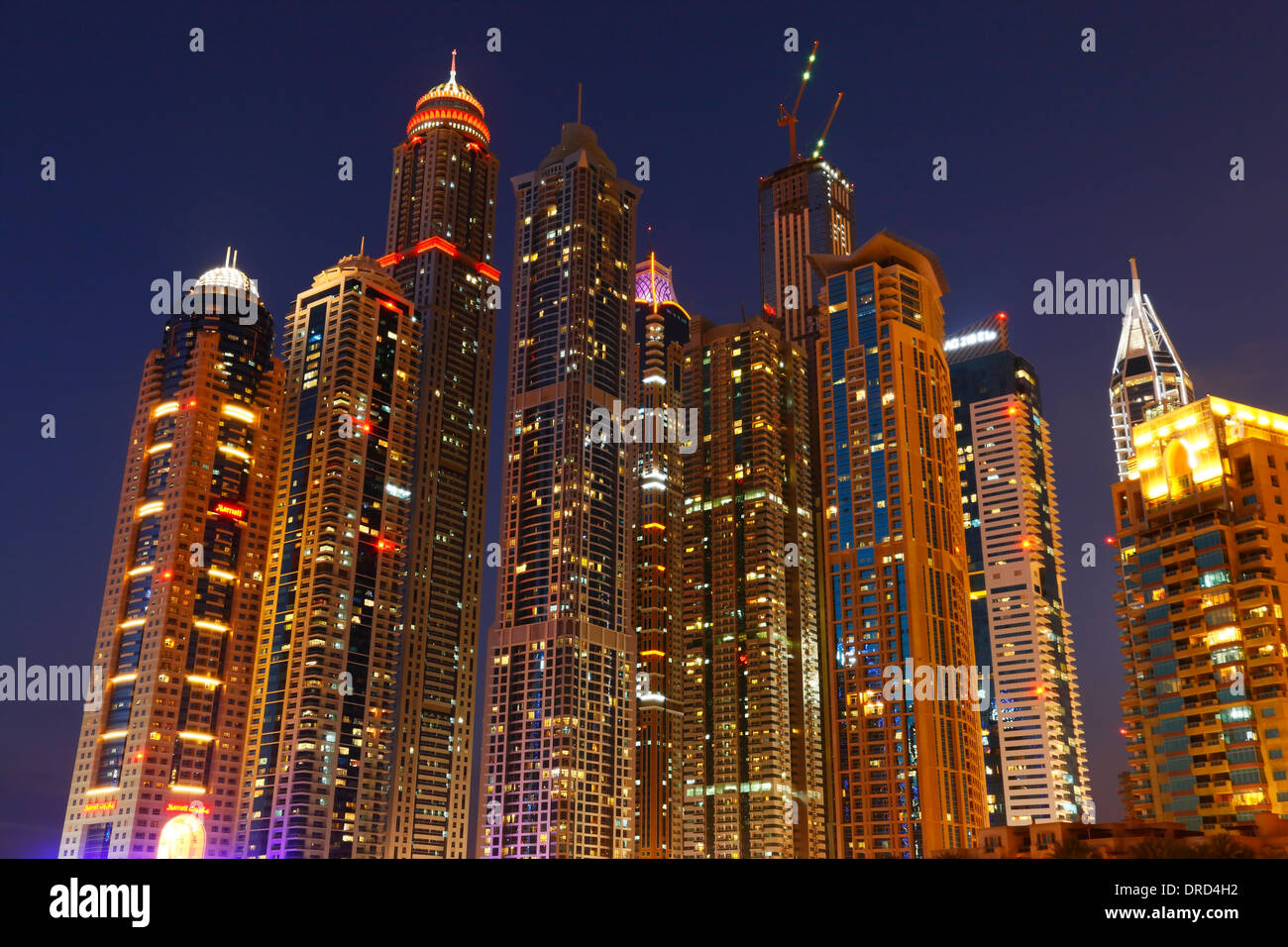 Dubai Marina en la noche Foto de stock