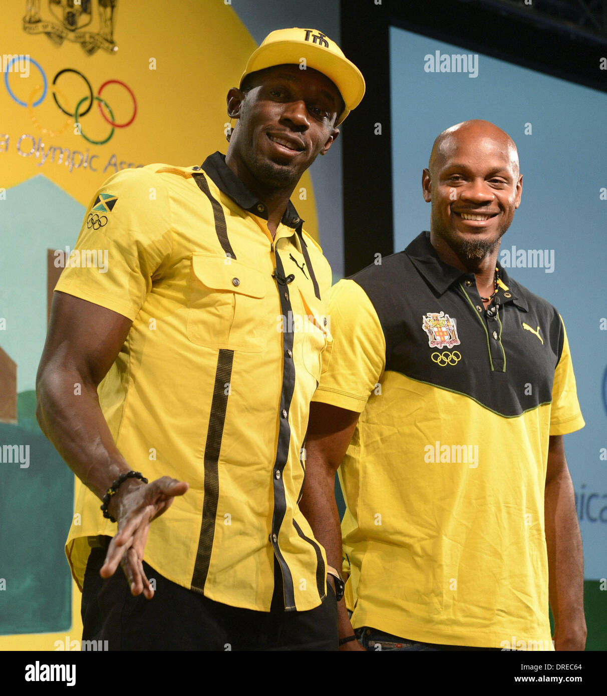 Usain Bolt de Jamaica y su compañero de equipo Asafa Powell, asistir a una conferencia de prensa en Londres Londres, Inglaterra - 26.07.12 Foto de stock