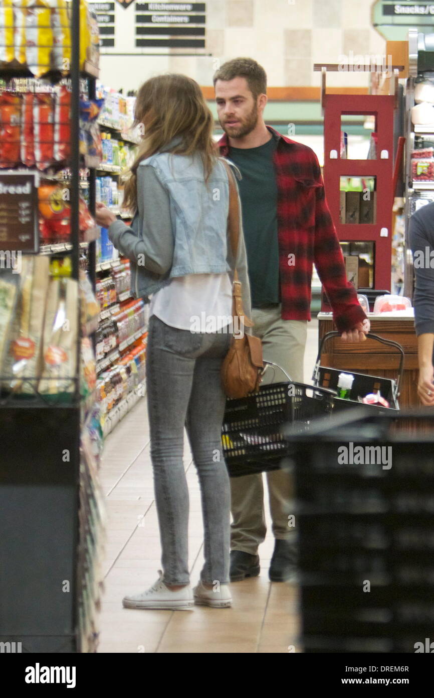 Chris Pine y nueva novia Dominique Piek vaya tarde noche juntos de