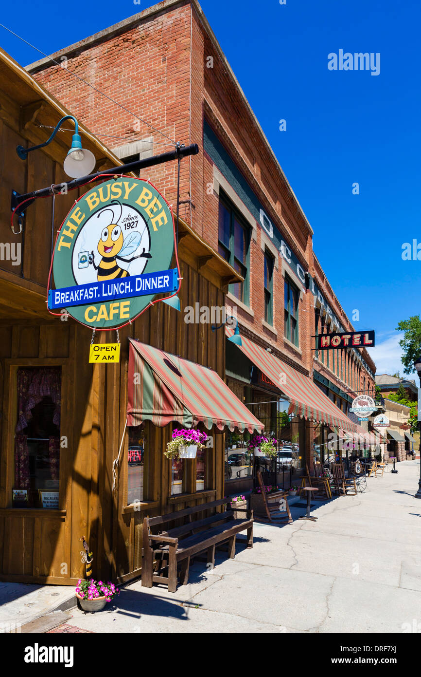 Busy Bee cafe e histórico Hotel Occidental en Main Street en el centro de Buffalo, Wyoming, EE.UU. Foto de stock