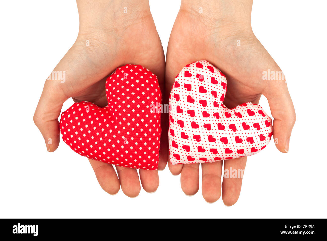 Mujer manos sujeta dos corazones textil peluche hecho en casa Fotografía de  stock - Alamy