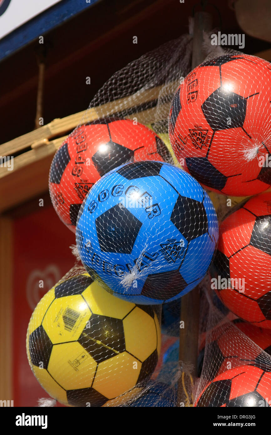 Plastic soccer balls fotografías e imágenes de alta resolución - Alamy