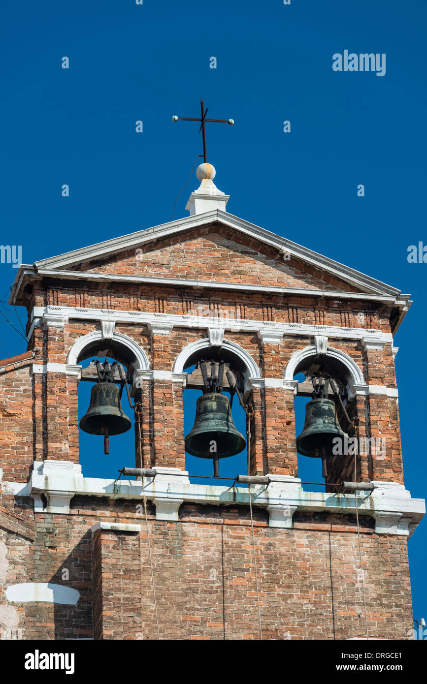 Tres de las Campanas de un campanario, Venecia, Italia Foto de stock