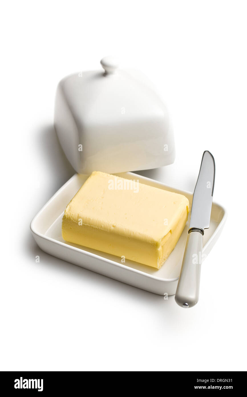 Cubo de mantequilla con la cuchilla en la jarra de cerámica Foto de stock
