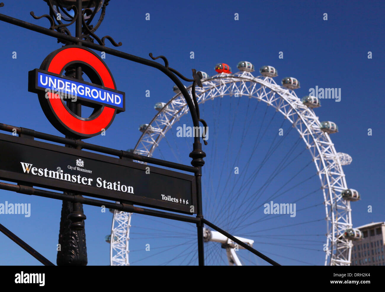 Metro de Londres y el London Eye Foto de stock