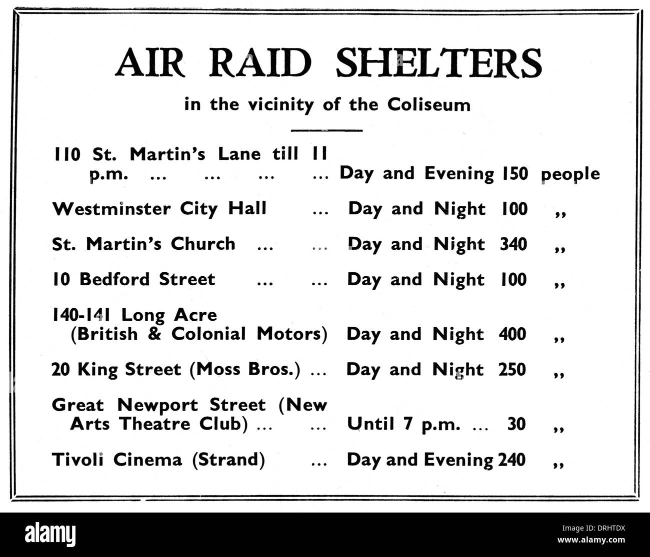 Los refugios antiaéreos en las inmediaciones del Coliseum, Londres Foto de stock