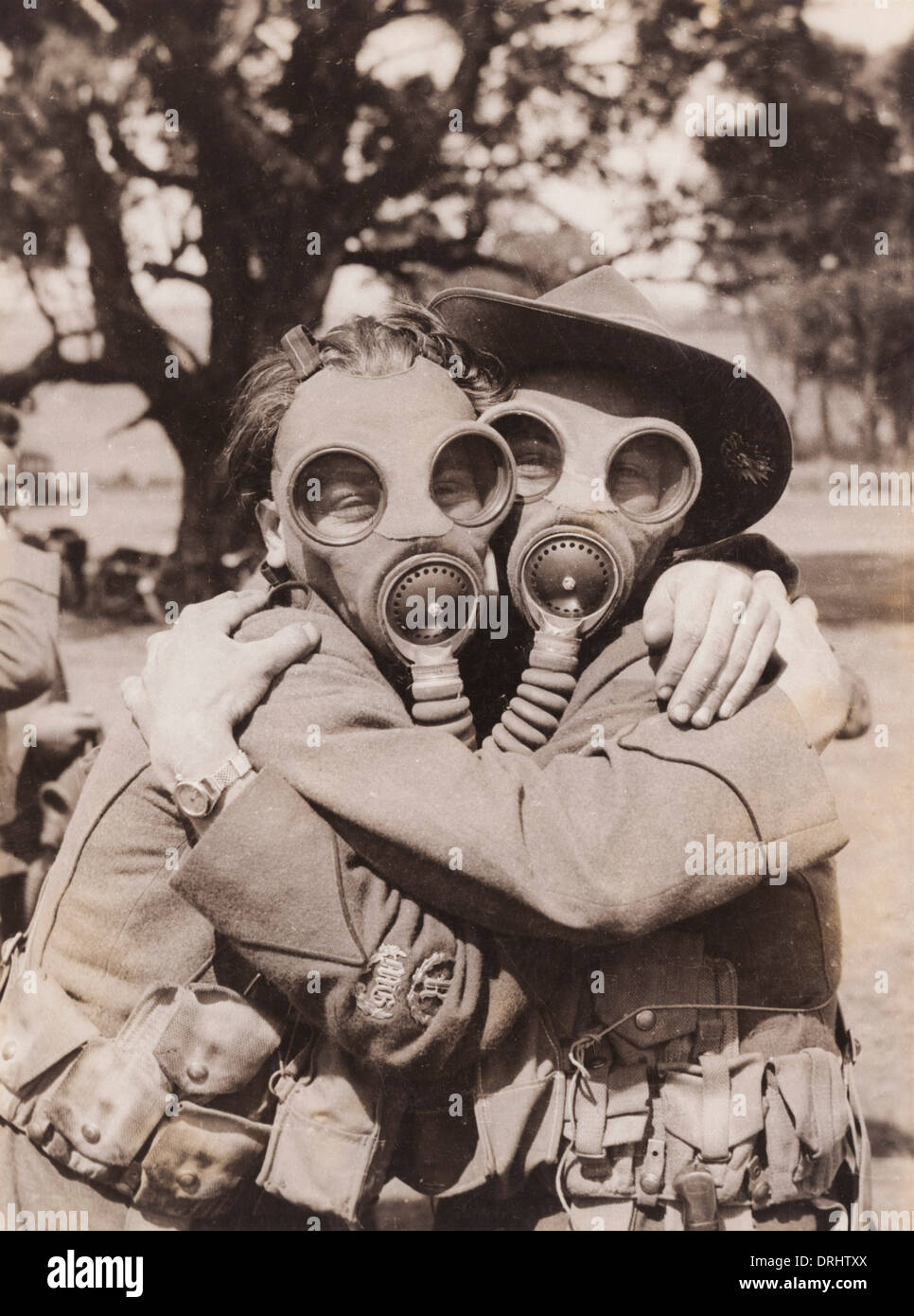Perforación de gas en Australia, dos personas en máscaras de gas, WW1  Fotografía de stock - Alamy