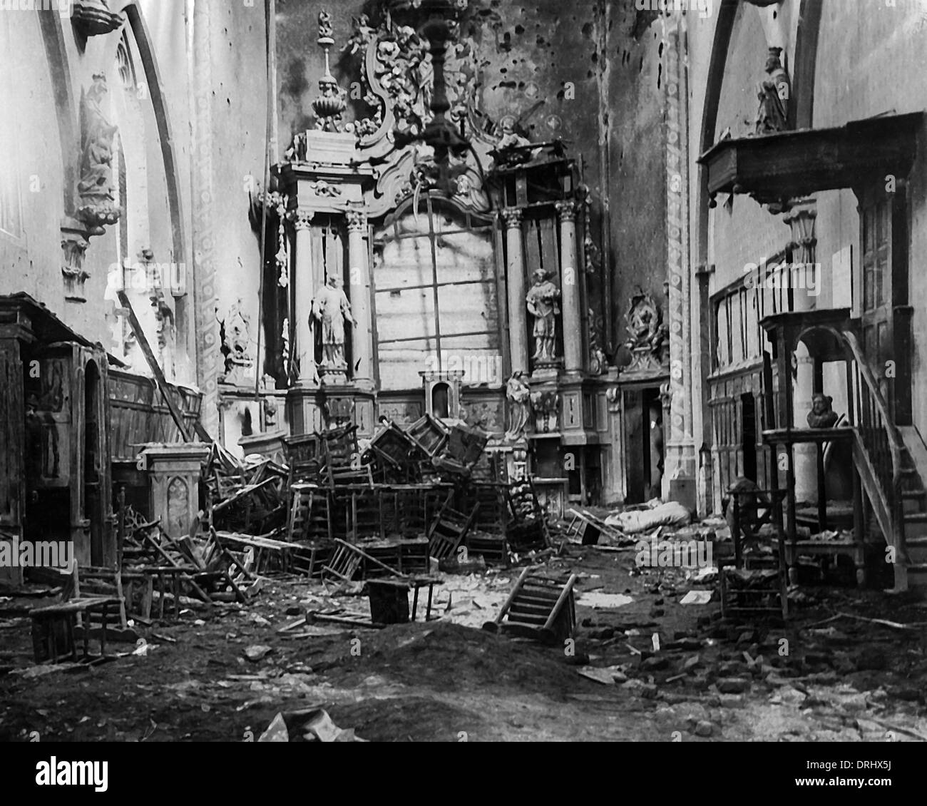 La Iglesia en ruinas en Ypres, Bélgica, frente Occidental, WW1 Foto de stock