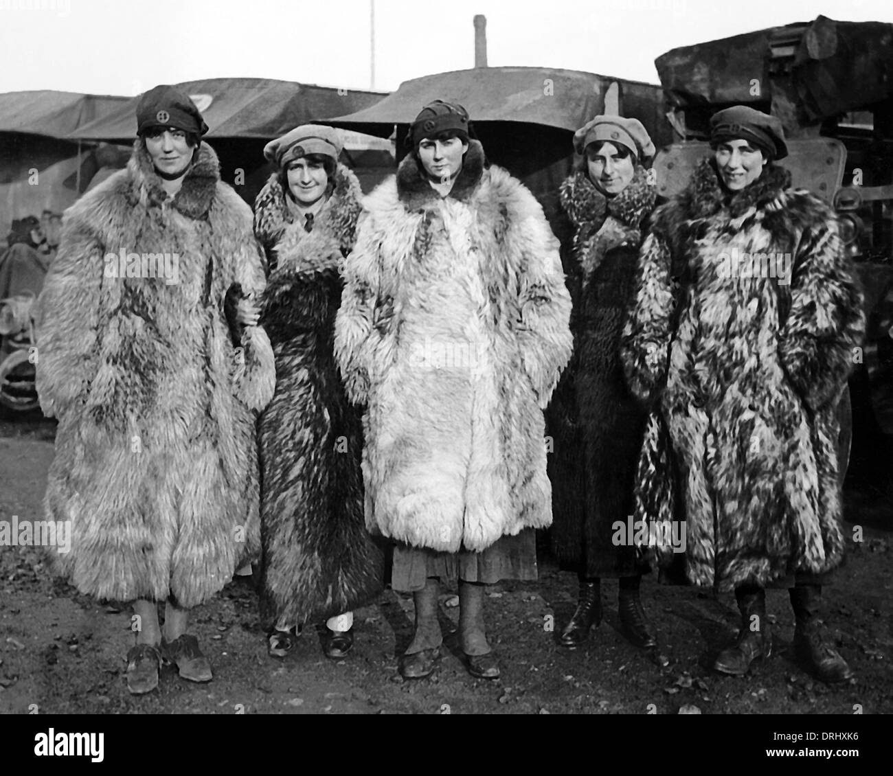FANY controladores en abrigos de piel, frente Occidental, WW1 Foto de stock