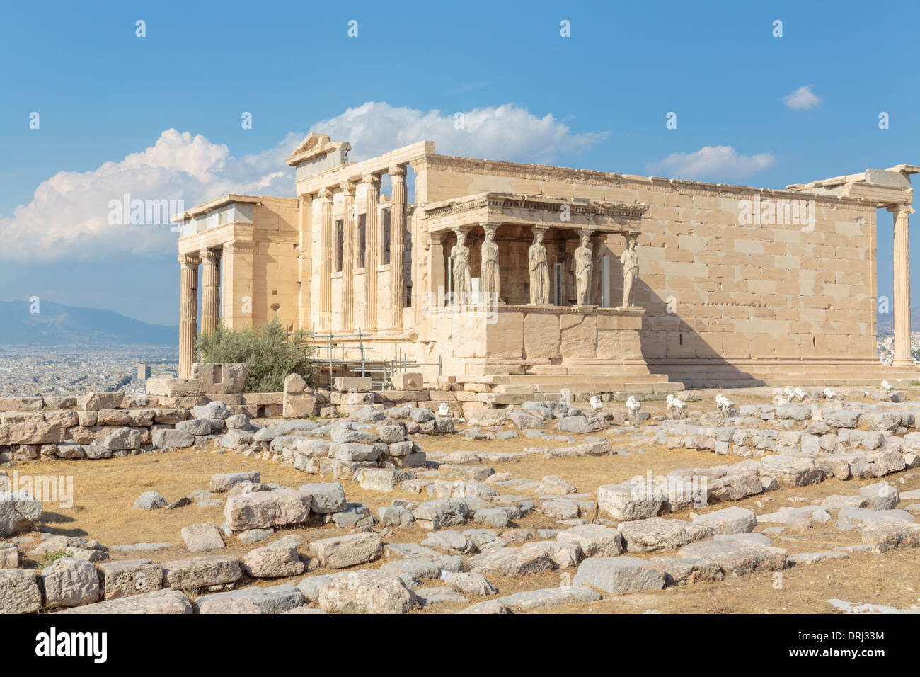 Esta imagen ilustra Erecteion que es parte del monumento de la Acrópolis en  Atenas, Grecia, la cuna de la civilización occidental Fotografía de stock -  Alamy