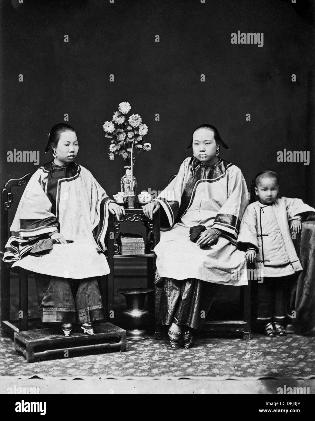 Las mujeres chinas con los pies atados Foto de stock