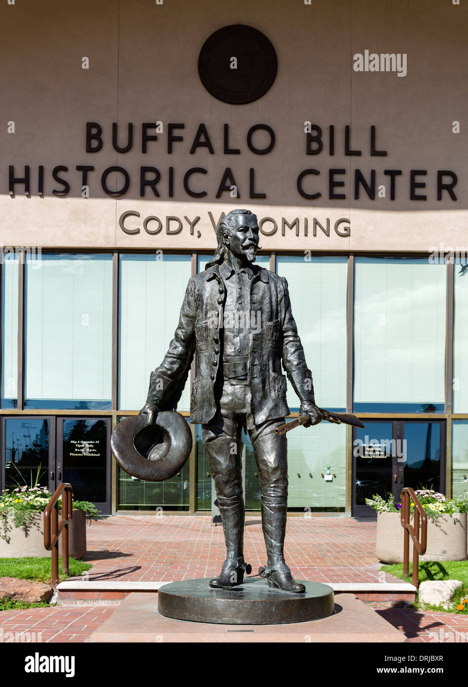 Estatua de Buffalo Bill Cody fuera del centro histórico de Buffalo Bill Cody, Wyoming, EE.UU. Foto de stock