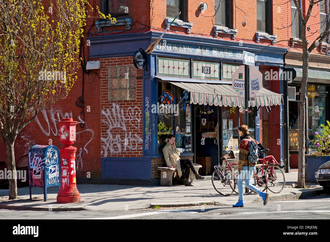 Barrio de Williamsburg de Brooklyn esquina Berry Avenue en Nueva York Foto de stock
