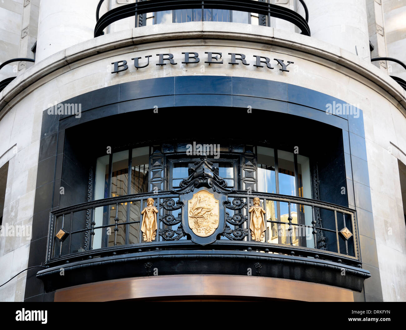 Londres, Inglaterra, Reino Unido. Burberry tienda a 121 Regent Street  (edificio de grado II; 1820) Detalle exterior Fotografía de stock - Alamy