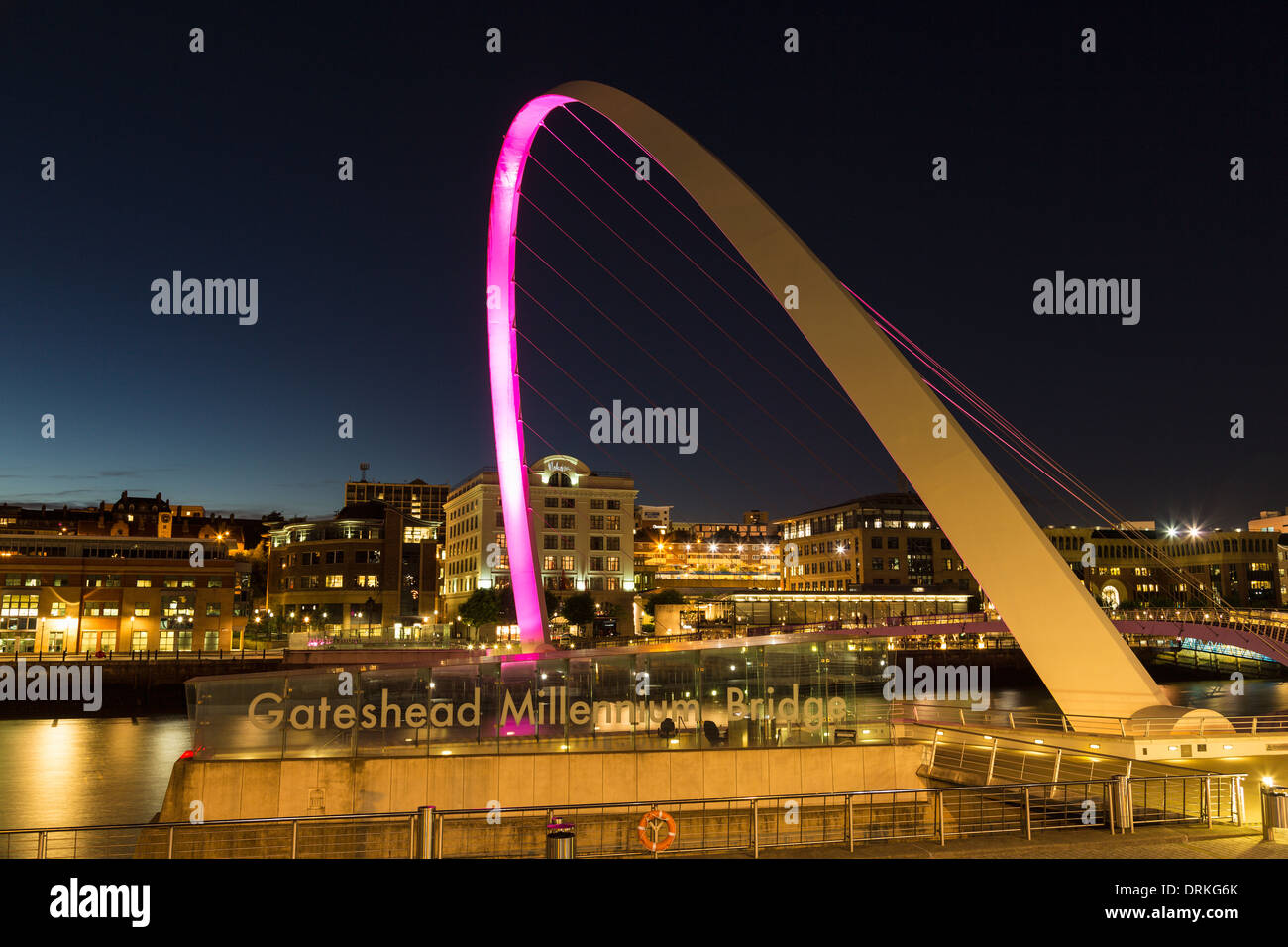 Puente del milenio de Gateshead, Newcastle sobre Tyne, Inglaterra Foto de stock