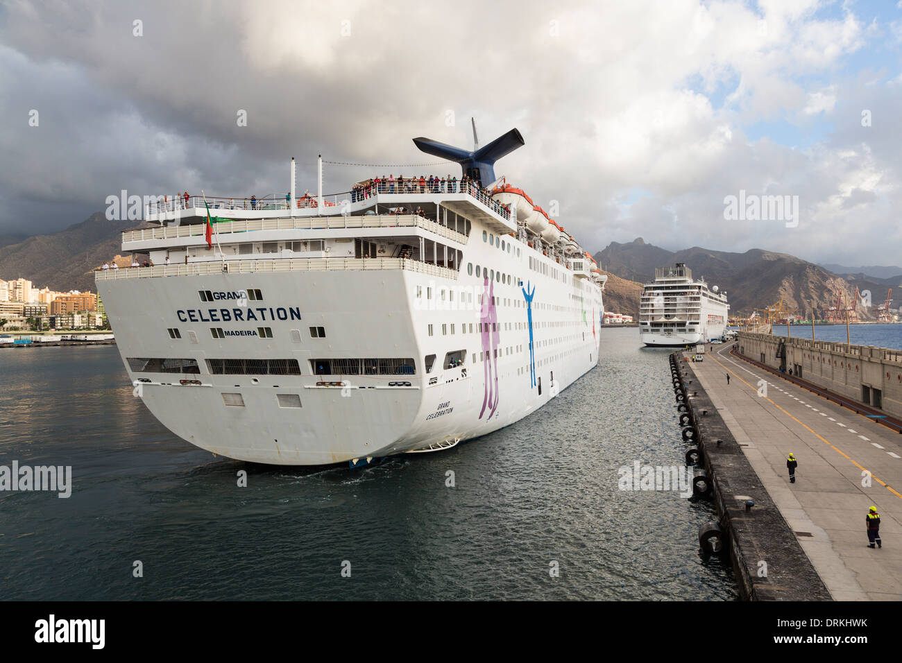 Carnival Cruise Ship, Gran Celebración en atracar en Santa Cruz de Tenerife, Islas Canarias, España Foto de stock