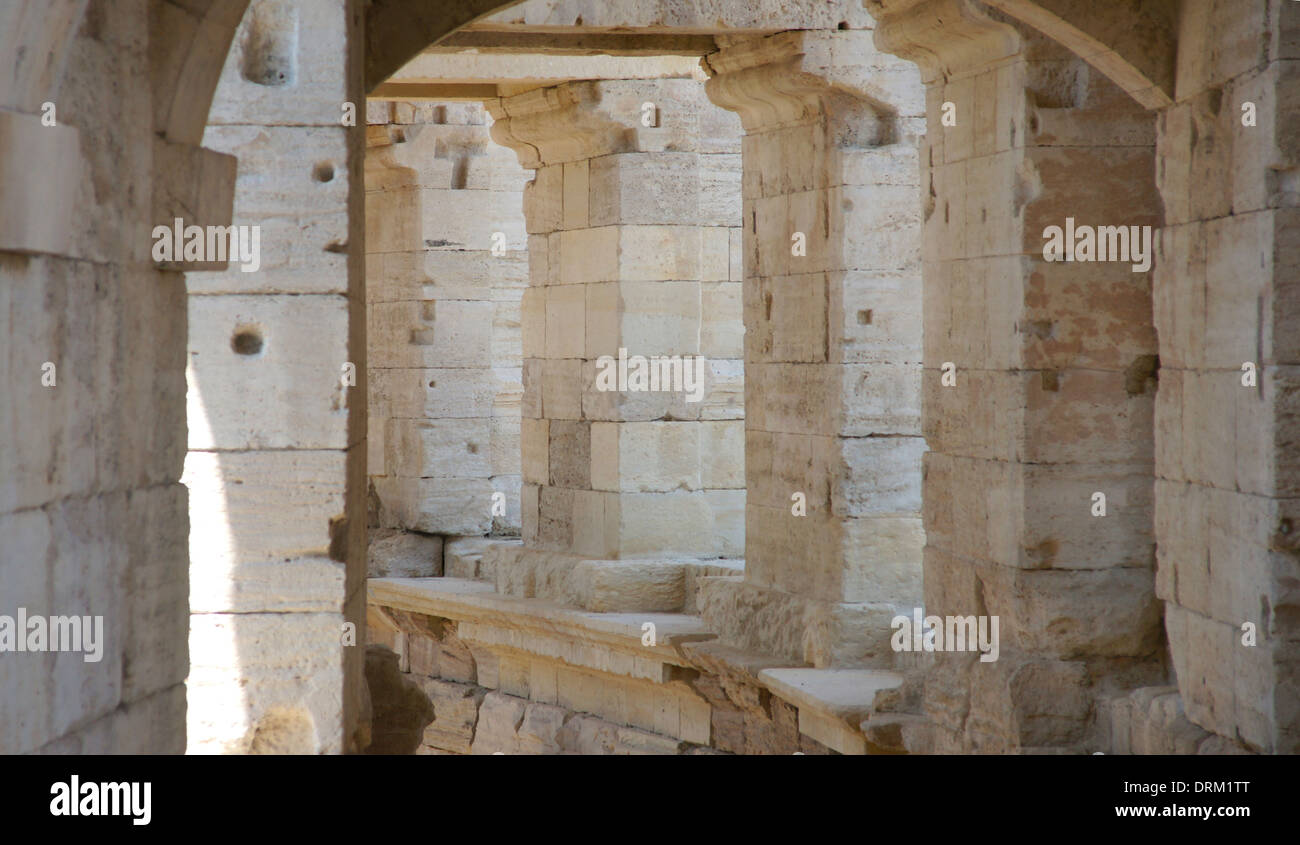 Los detalles de la construcción de piedra en el Anfiteatro de Arles Francia Foto de stock