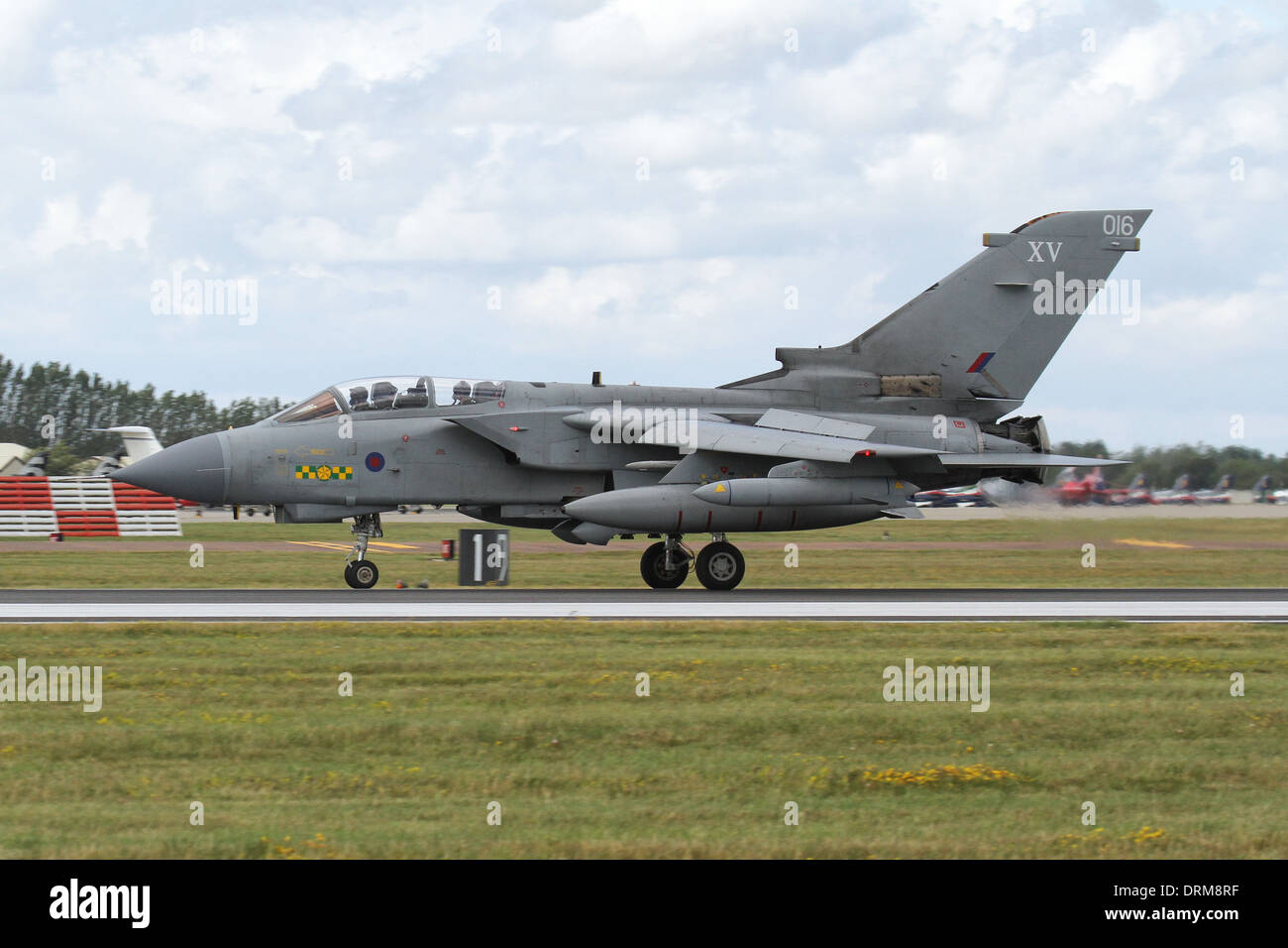 Panavia Tornado GR4 de 15 Squadron RAF en la pista de aterrizaje en RIAT 2011 Foto de stock