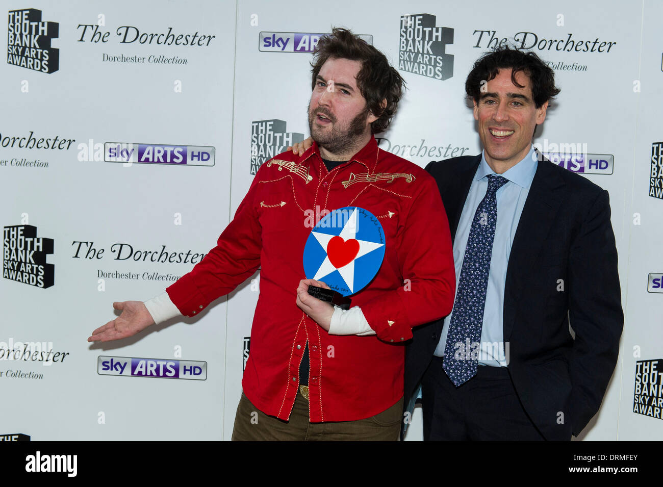 Nick Helm, Stephen Mangan en la orilla sur Sky Arts awards en Dorchester Hotel el 27 de enero de 2014 en Londres, Inglaterra. Foto de stock