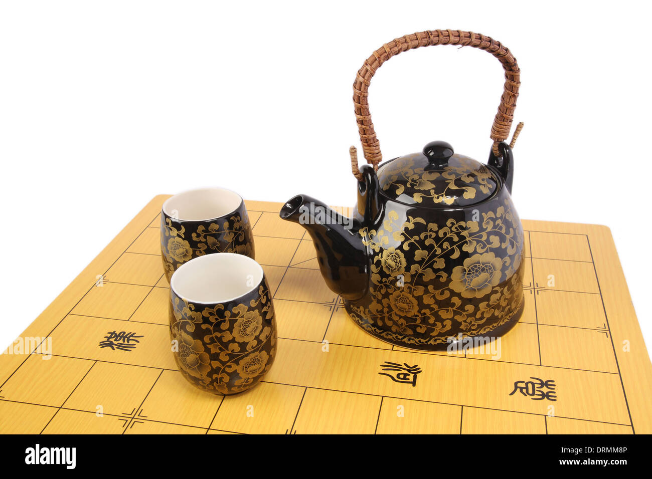 Servicio de té en tablero de ajedrez Foto de stock