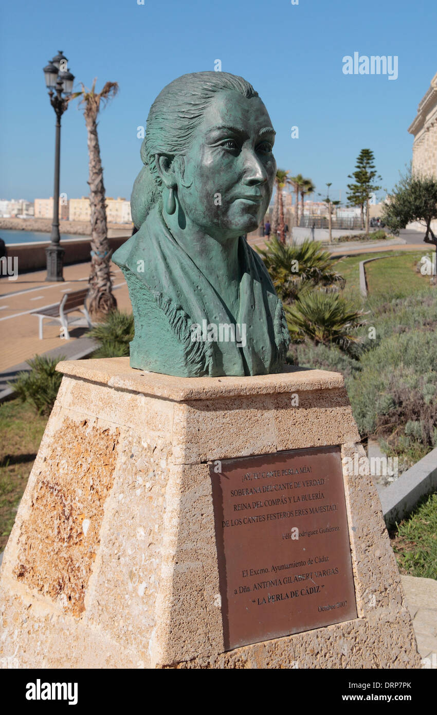 Busto de bronce de Antonia Gilabert Vargas conocido como La Perla de Cádiz  (El Peral) de Cádiz, Cádiz, Andalucía, España Fotografía de stock - Alamy