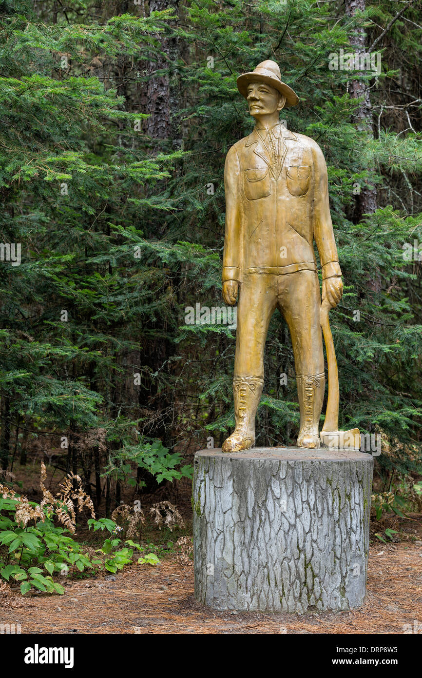 Estatua del registrador en el Algonquin Logging Museum, Algonquin Provincial Park, Ontario, Canadá Foto de stock