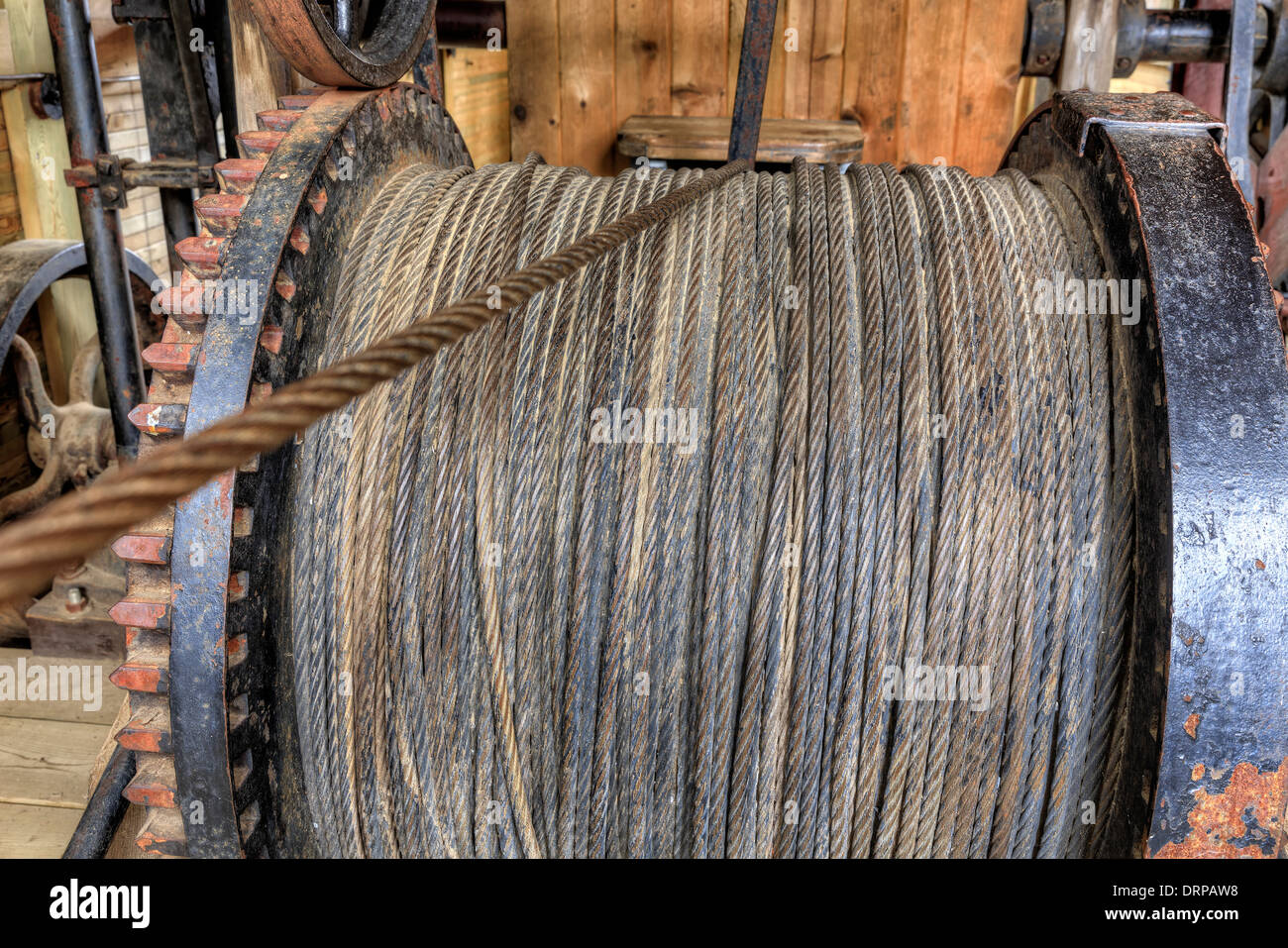 Cabrestante de cable en el William M, remolcador de vapor, Museo de registro Algonquin, Ontario, Canadá Foto de stock