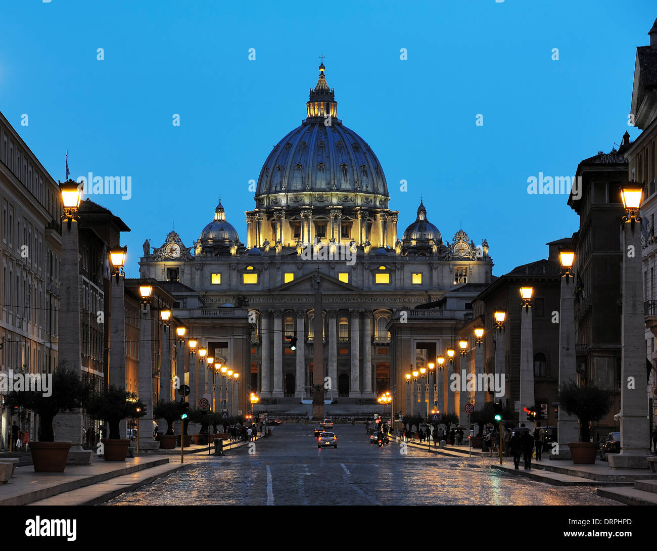 Noche disparar en la Basílica Papal de San Pedro en el Vaticano. Foto de stock