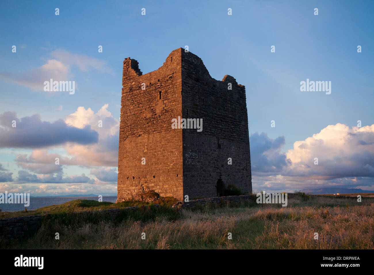 O'Dowd del castillo data de 1207, Easky, condado de Sligo, Irlanda. Foto de stock