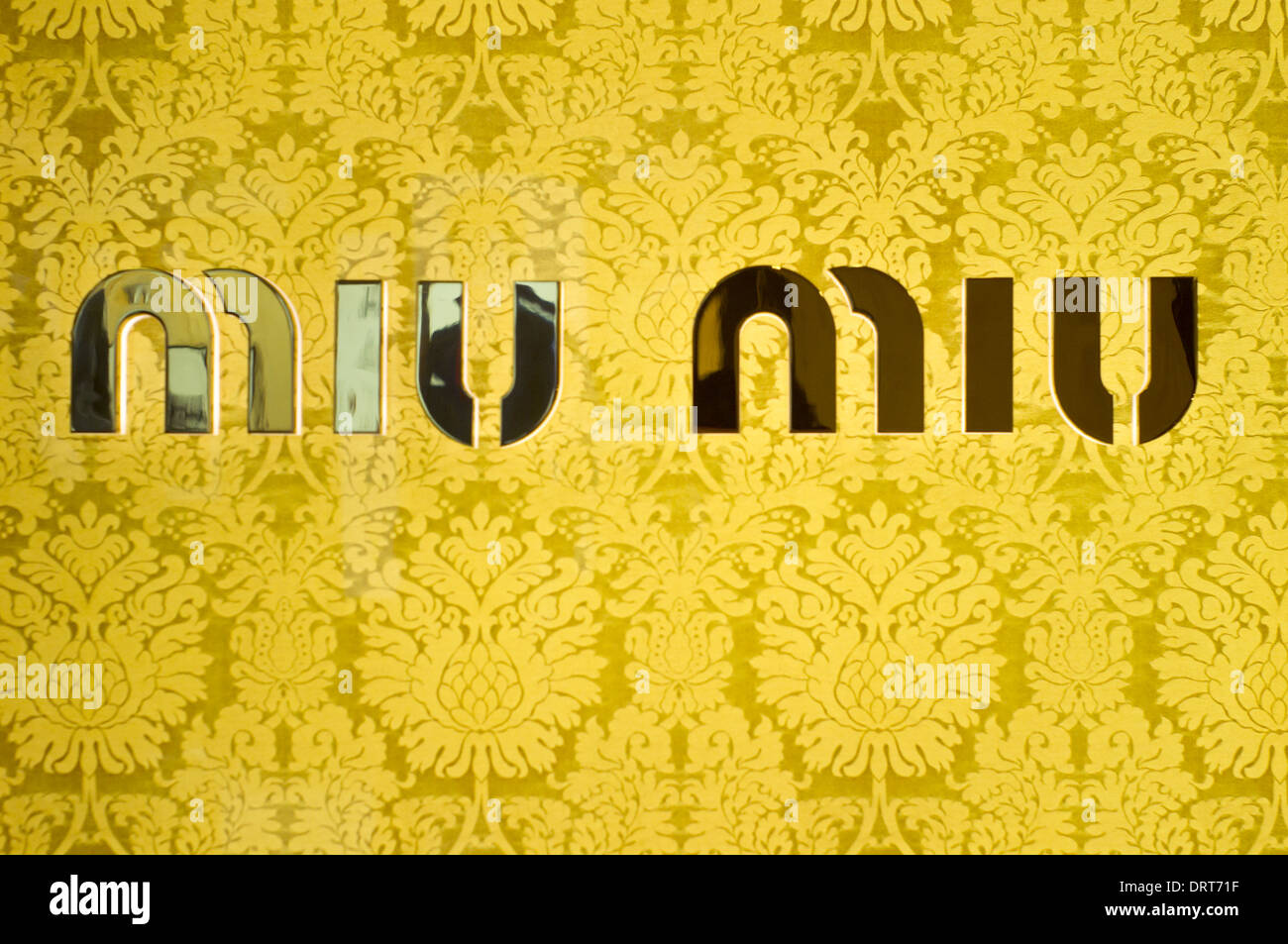 Miu Miu Almacenar Firmar Fotografia De Stock Alamy