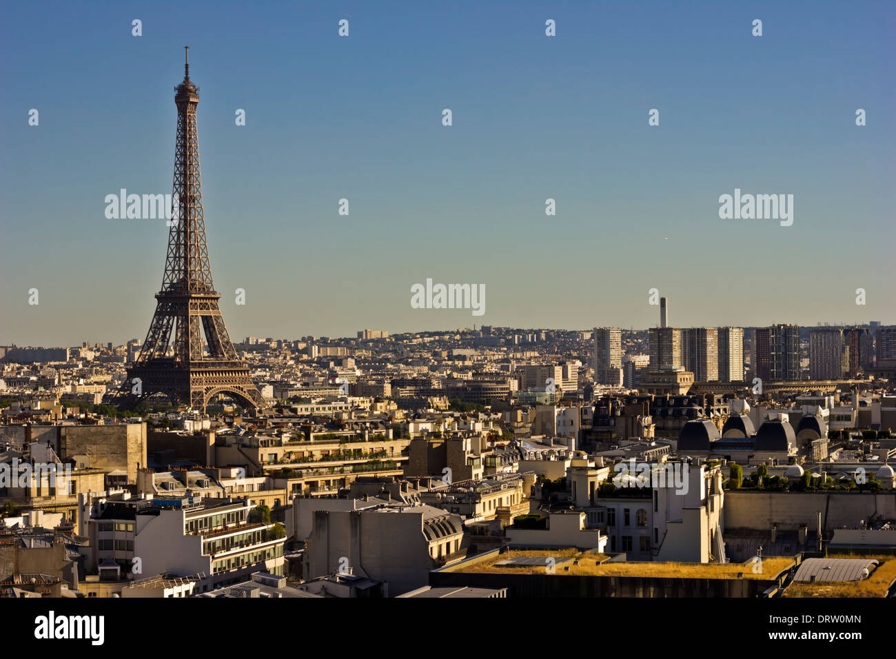 Vista desde la torre Eiffel, el arco del triunfo Foto de stock