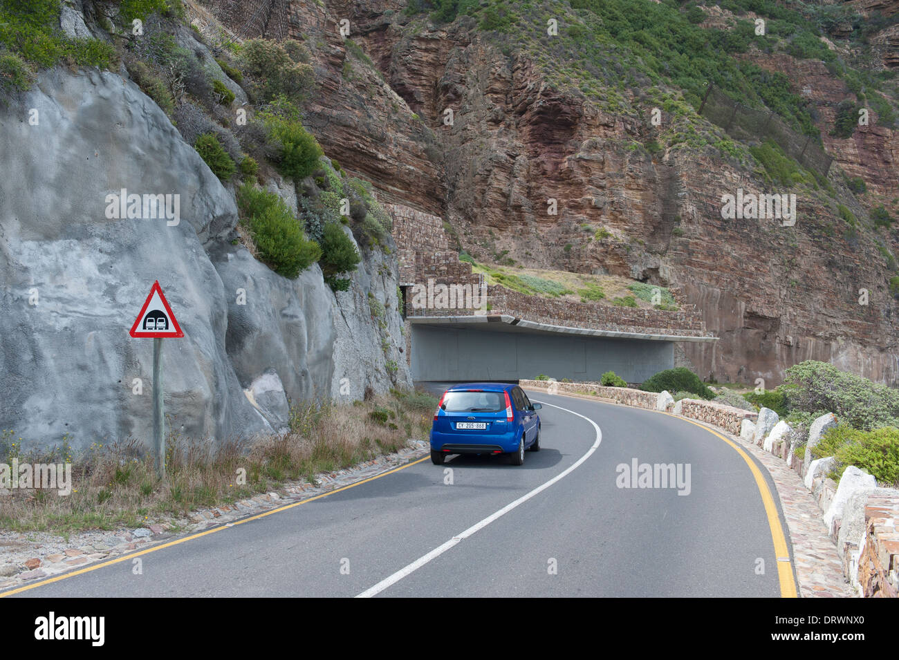 Protección contra desprendimientos junto Chapman's Peak entre Noordhoek y Hout Bay, Western Cape, Sudáfrica Foto de stock