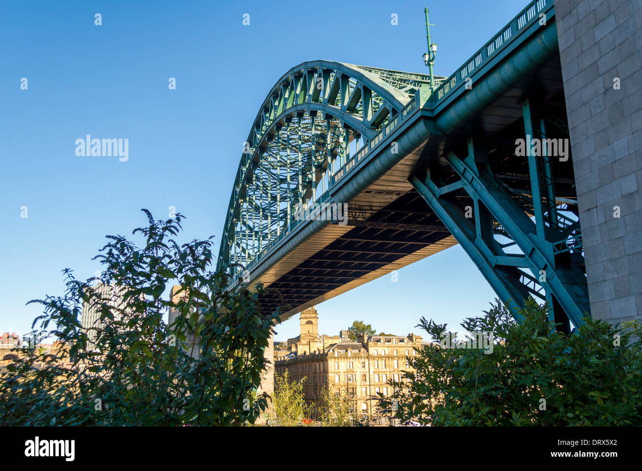 Tyne Bridge spanning el río Tyne a unirse a Gateshead y Newcastle, Reino Unido. Foto de stock