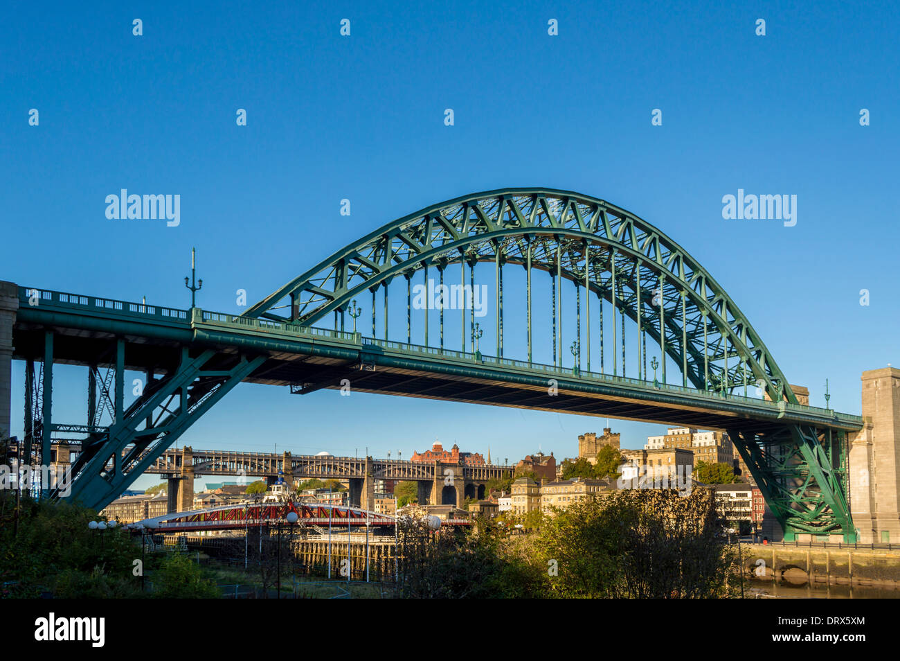 Tyne Bridge spanning el río Tyne a unirse a Gateshead y Newcastle, Reino Unido. Foto de stock