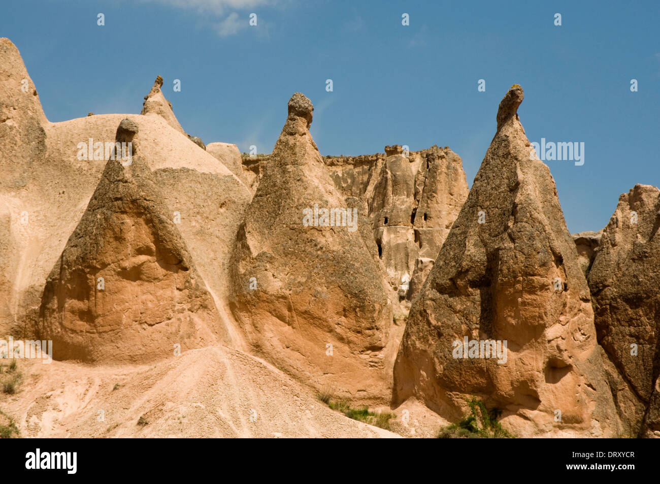 ASIA, Turquía, Capadocia, Urgup (Cappadocian Űrgűp), típico paisaje con formaciones rocosas inusuales Foto de stock