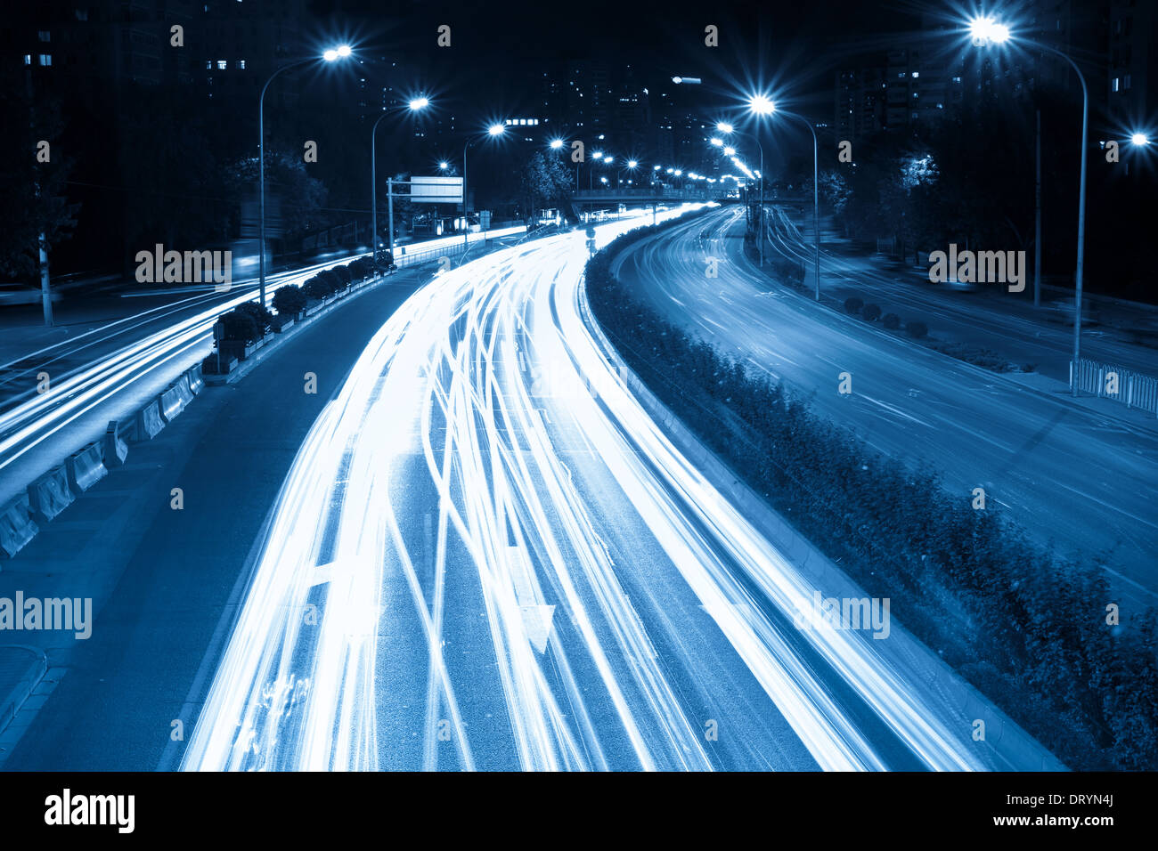 La hora pico de tráfico durante la noche Foto de stock