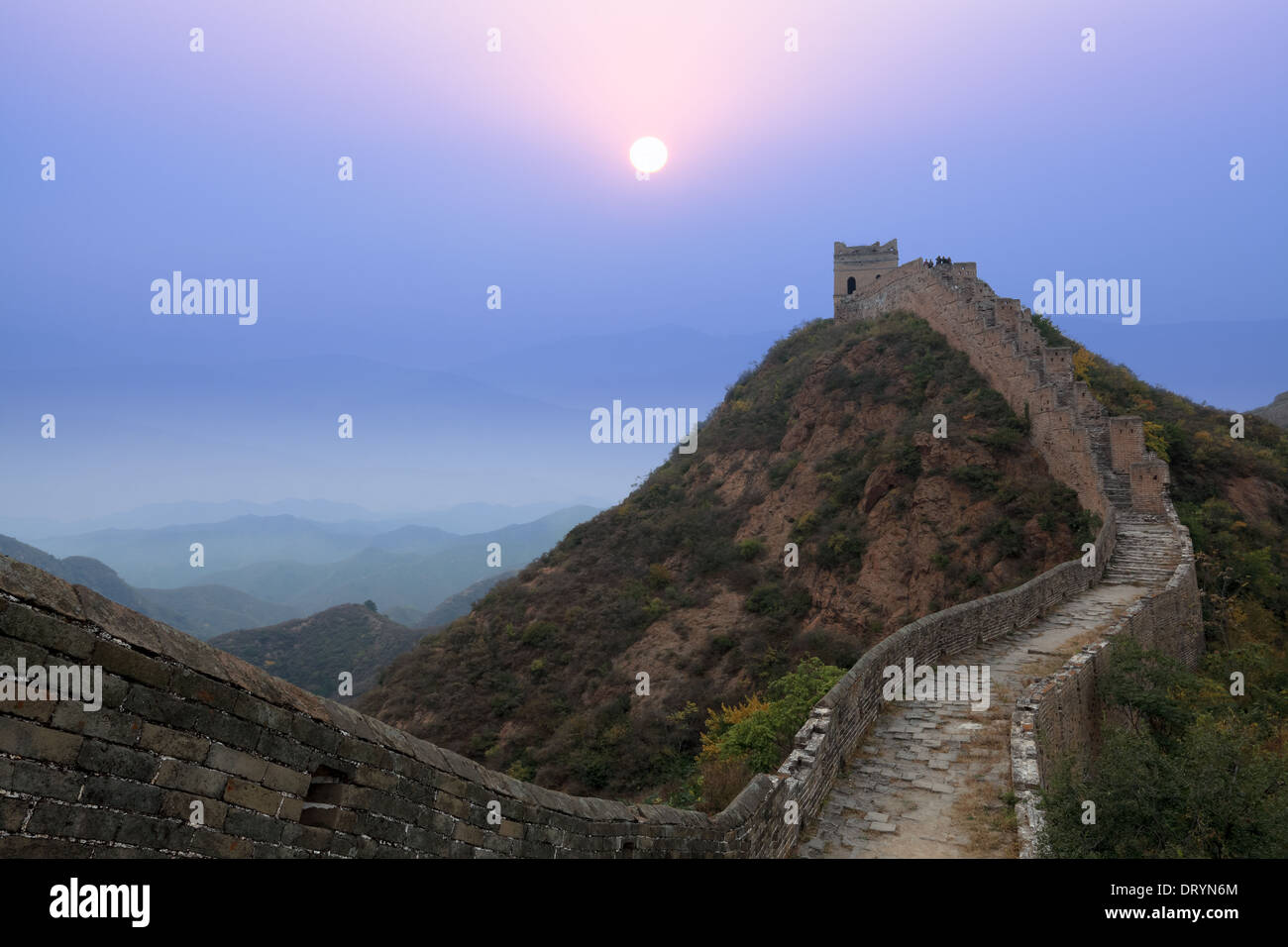 La gran muralla de China al amanecer. Foto de stock