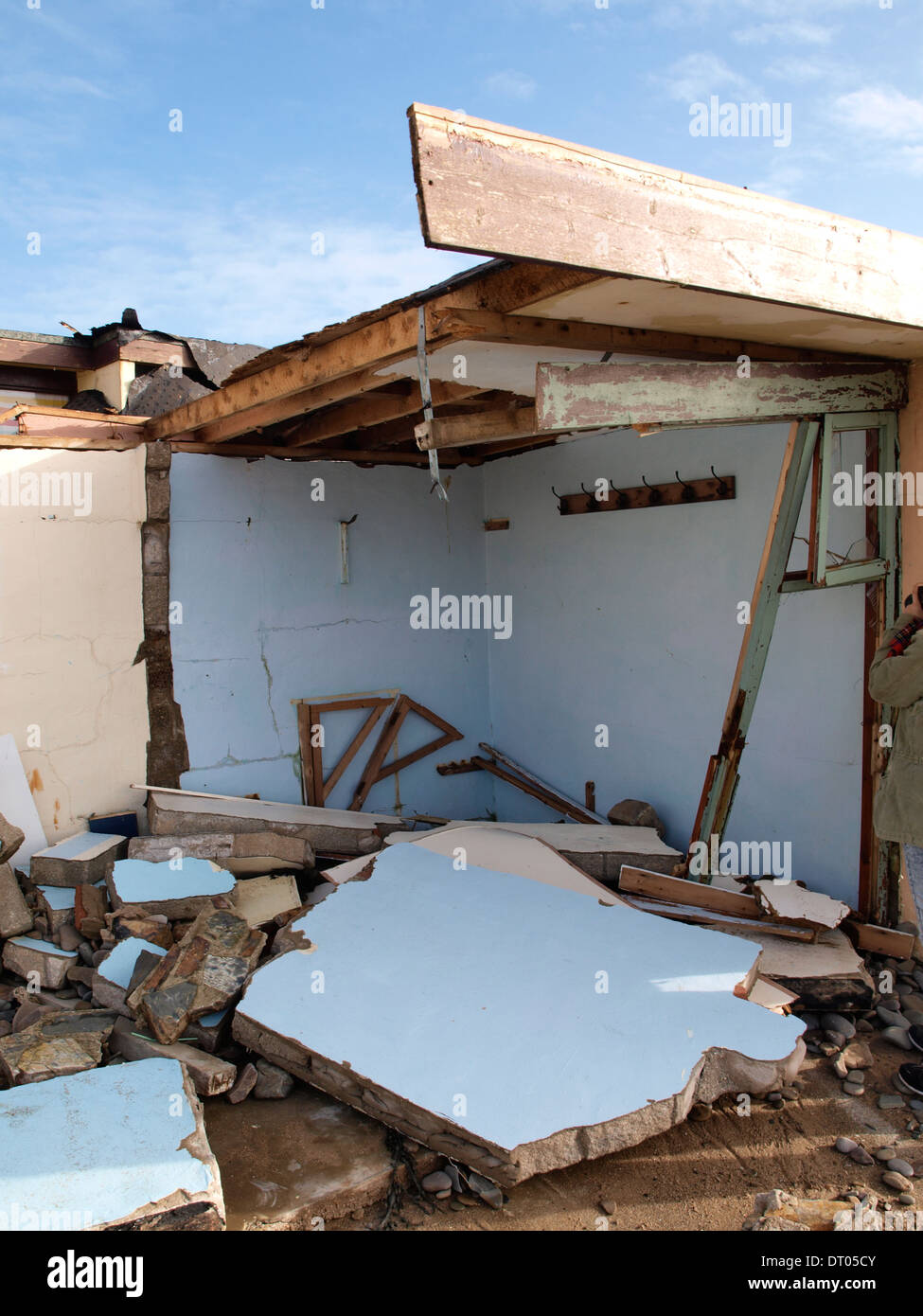 Cabaña destruida fotografías e imágenes de alta resolución - Alamy