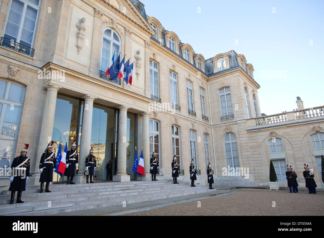 Palacio del Elíseo, residencia oficial del Presidente de la República Francesa, la Rue du Faubourg Saint-Honoré, París, Francia Foto de stock