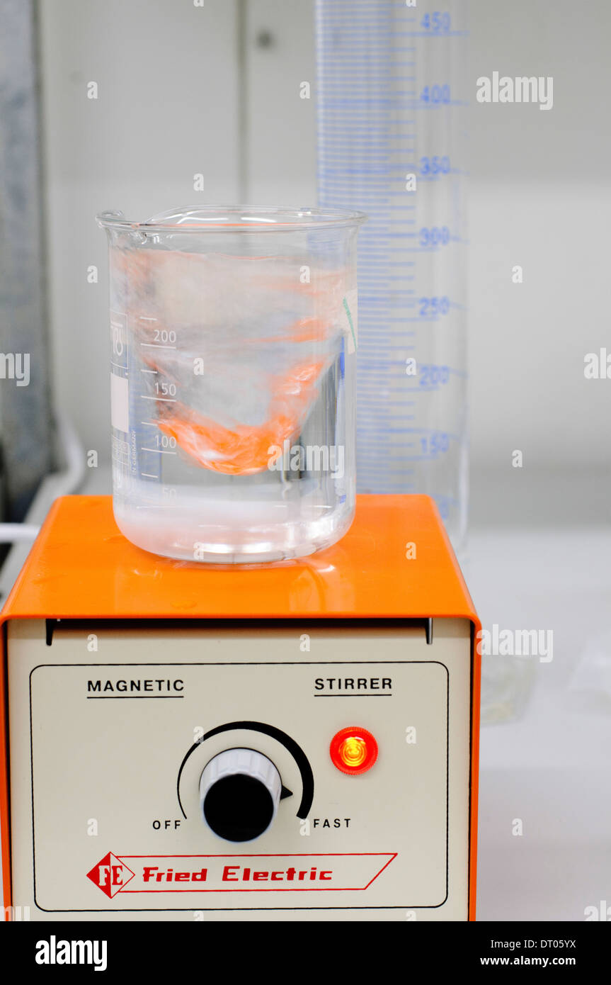 Agitador magnético en laboratorio el efecto