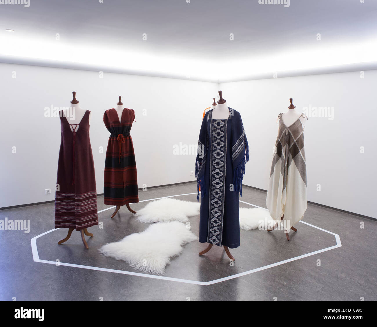 Vestidos de diseñador en el display, Reykjavik, Iceland. Foto de stock