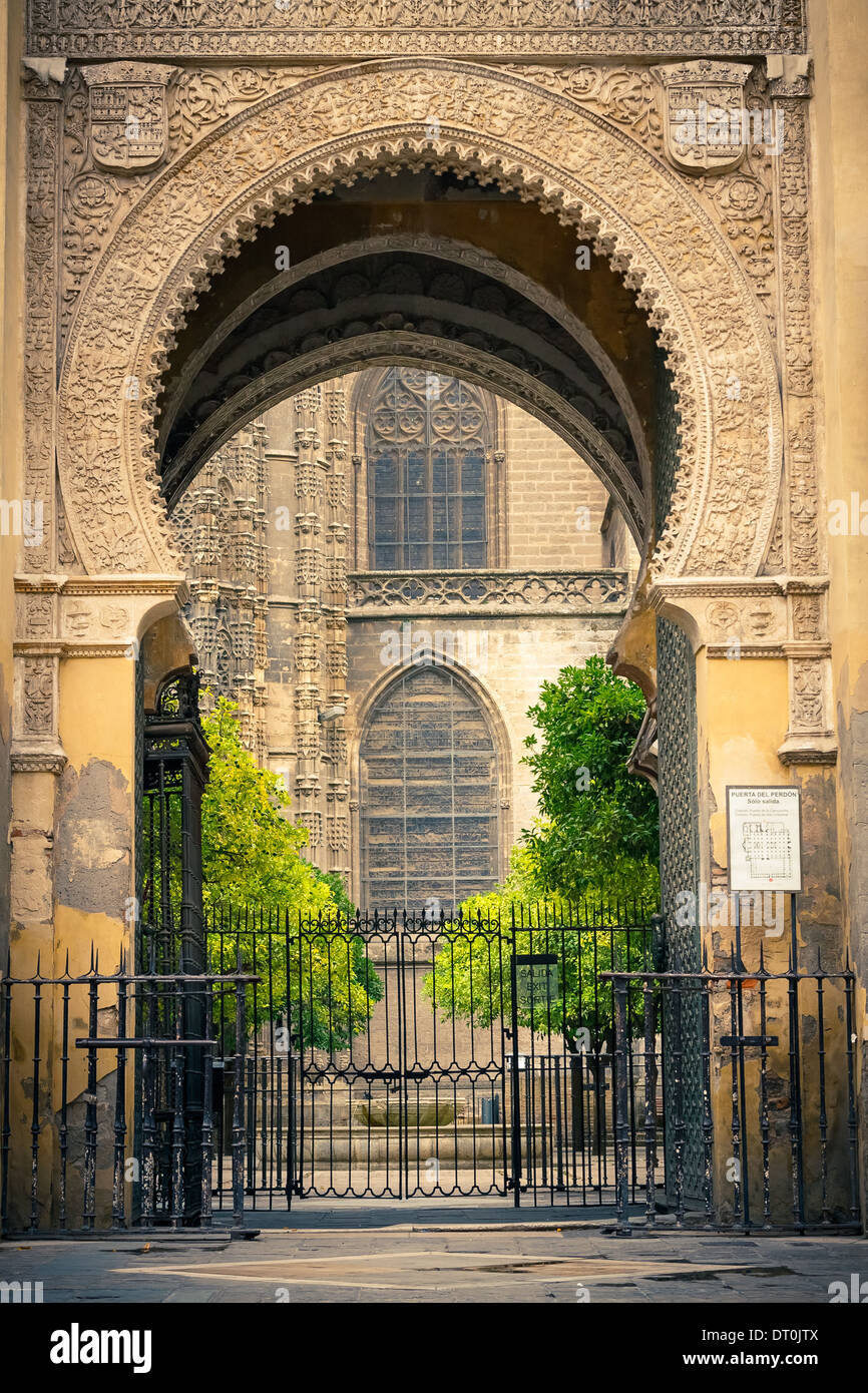 Puerta de La Giralda en Sevilla Foto de stock
