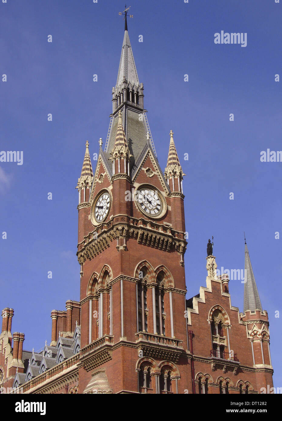 La construcción de la estación de St Pancras ex Midland Grand Hotel Euston Road King's Cross
