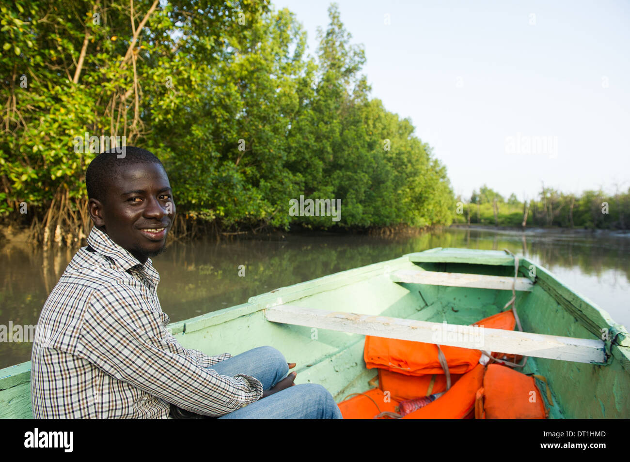 Viaje en barco con bao Bolon Reserva de Humedales, Gambia Foto de stock
