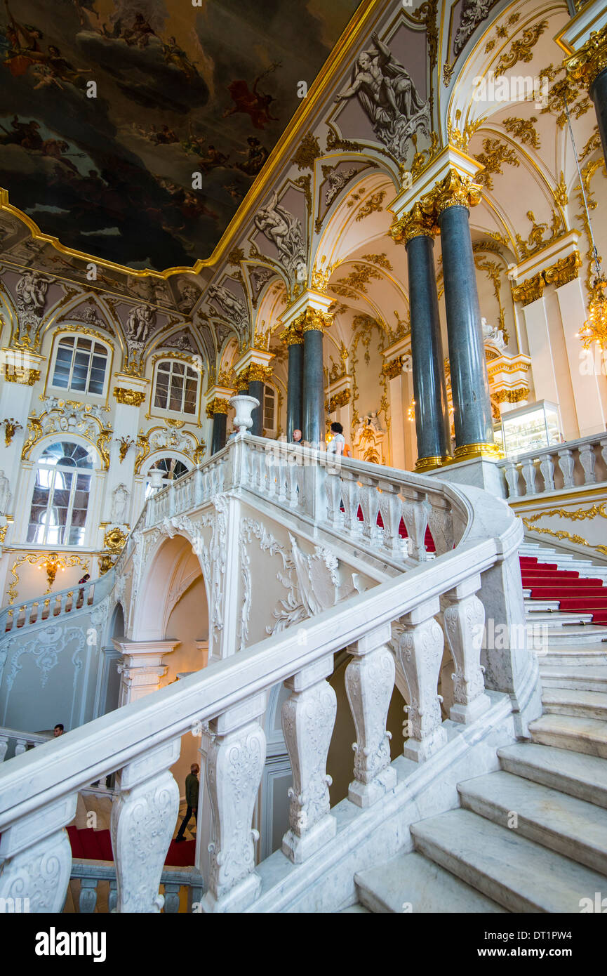 Jordania escalera principal en el Hermitage (Palacio de Invierno), Sitio de Patrimonio Mundial de la UNESCO, en San Petersburgo, Rusia, Europa Foto de stock