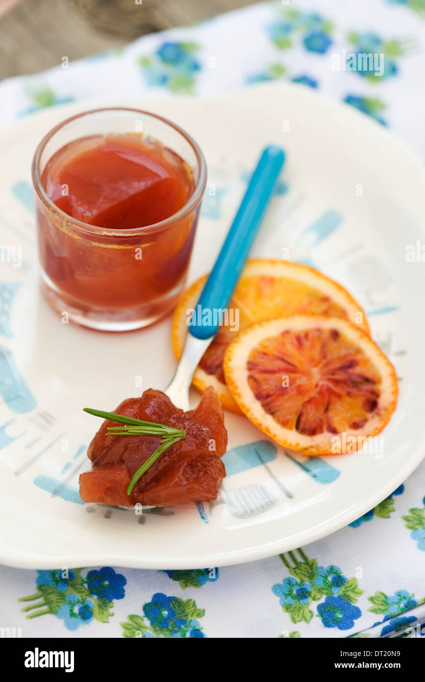 Mermelada de naranja sanguina infusión de romero Foto de stock