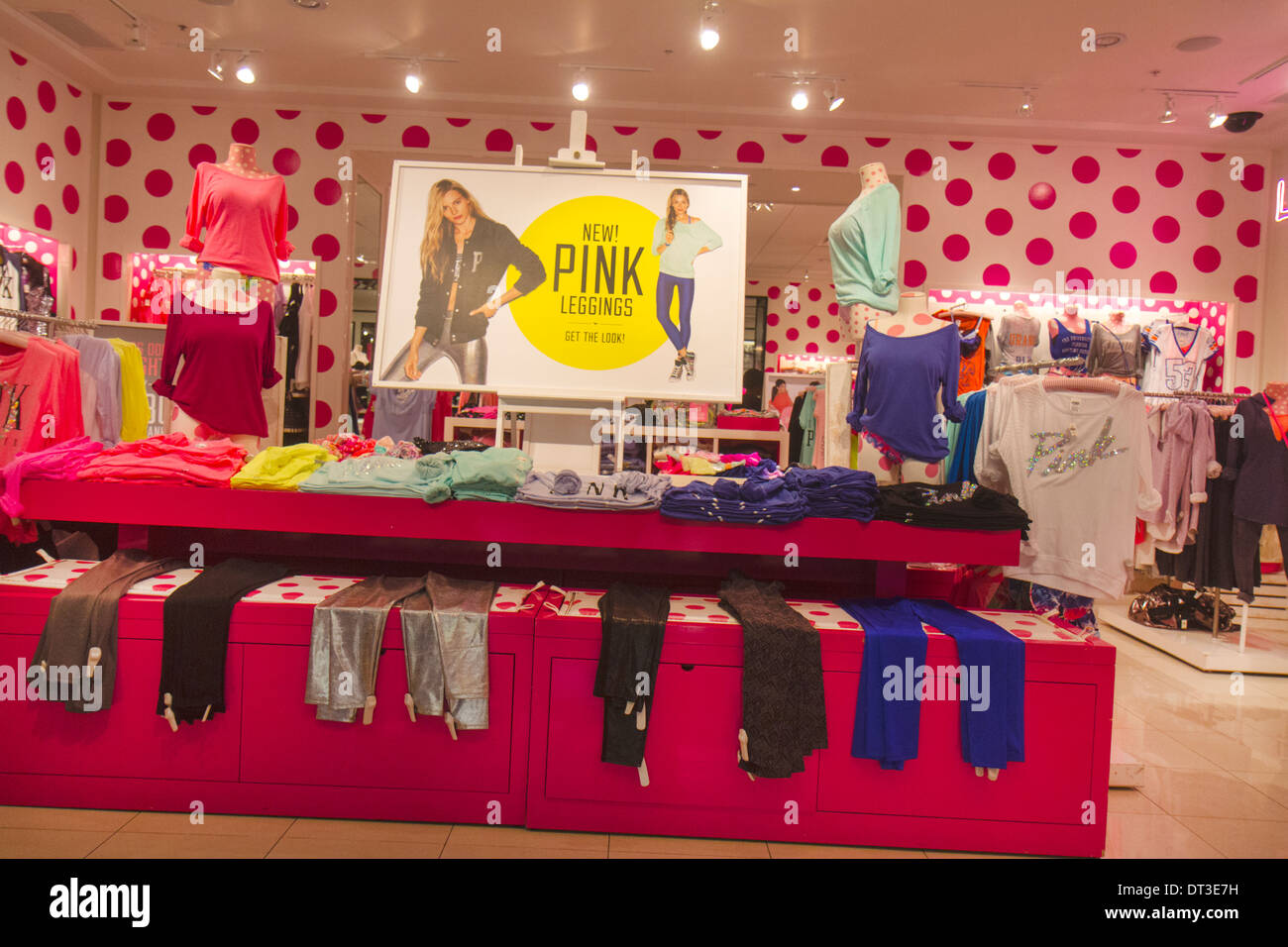 Fort Ft. Myers Florida,Edison mall,Victoria's Secret,moda femenina,moda,ropa ,ropa,productos venta,marcas,venta,venta,venta,al por menor,visitantes  Fotografía de stock - Alamy