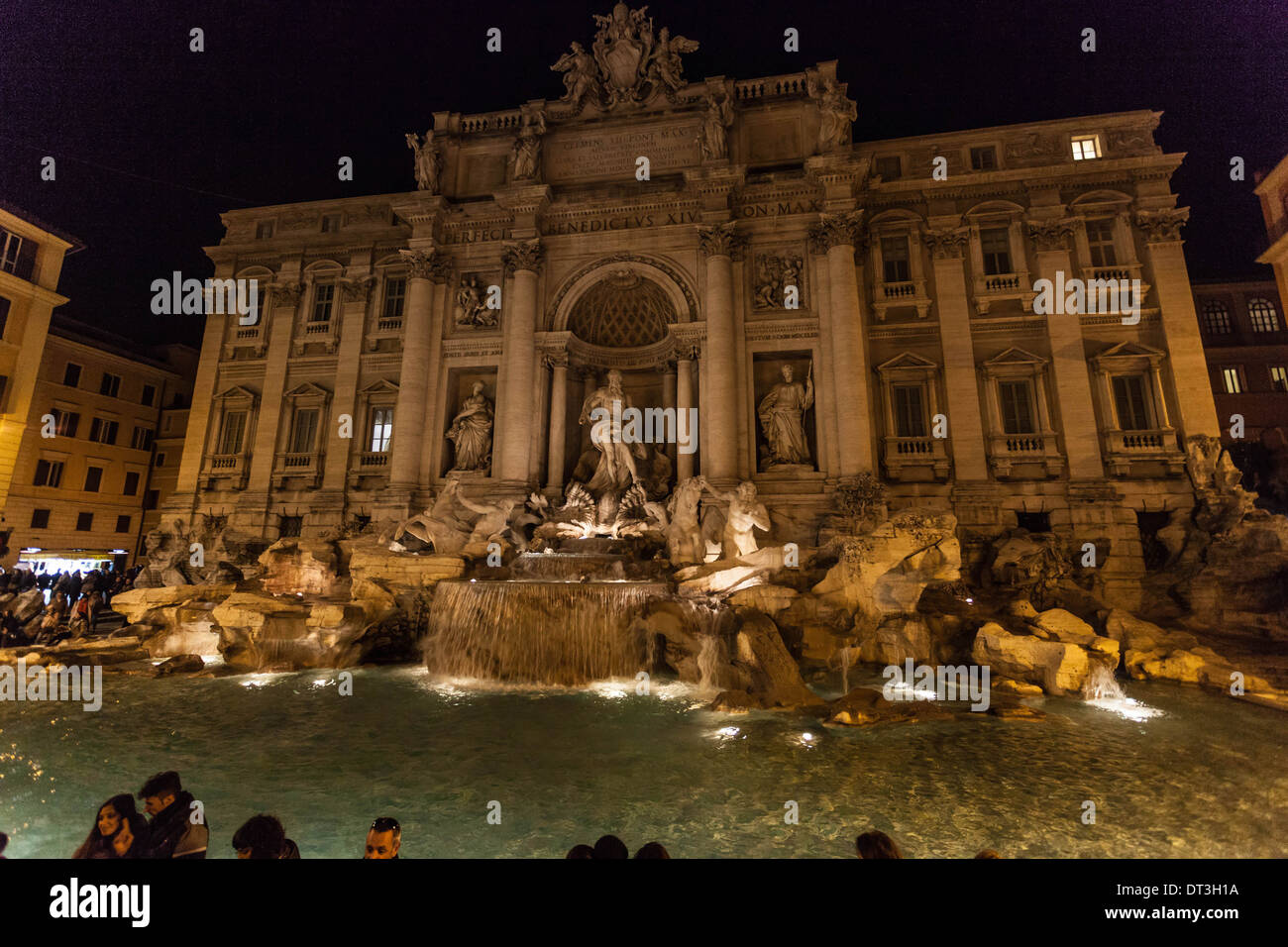 Fontana di Trevi de noche, Roma, Italia Foto de stock