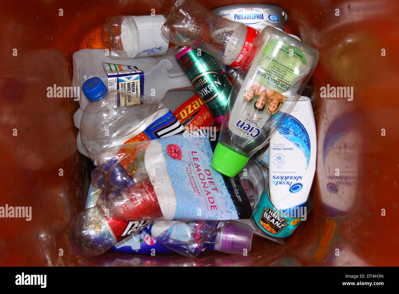 Reciclar Botellas De Vidrio: Carga Tu Móvil Por Casi Un Año