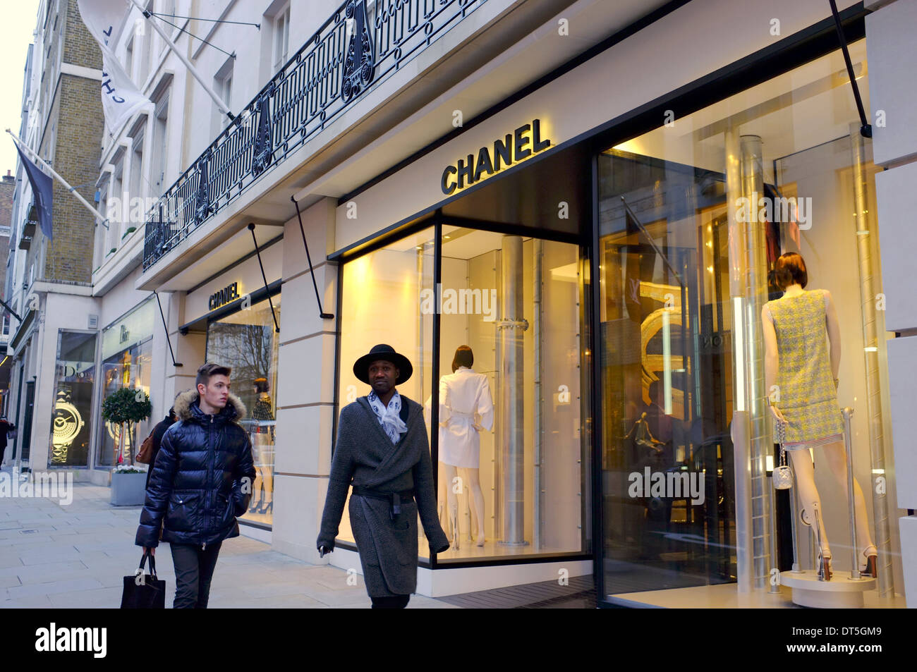Goneryl varonil Observación Tienda Chanel en Bond Street, Londres Fotografía de stock - Alamy